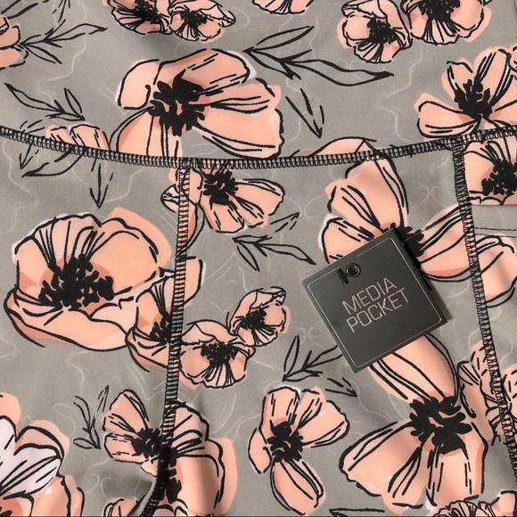 KAY UNGER Pink & Gray Floral Athletic Leggings 7/8 Length, Pockets & Ankle Mesh - Picture 2 of 16
